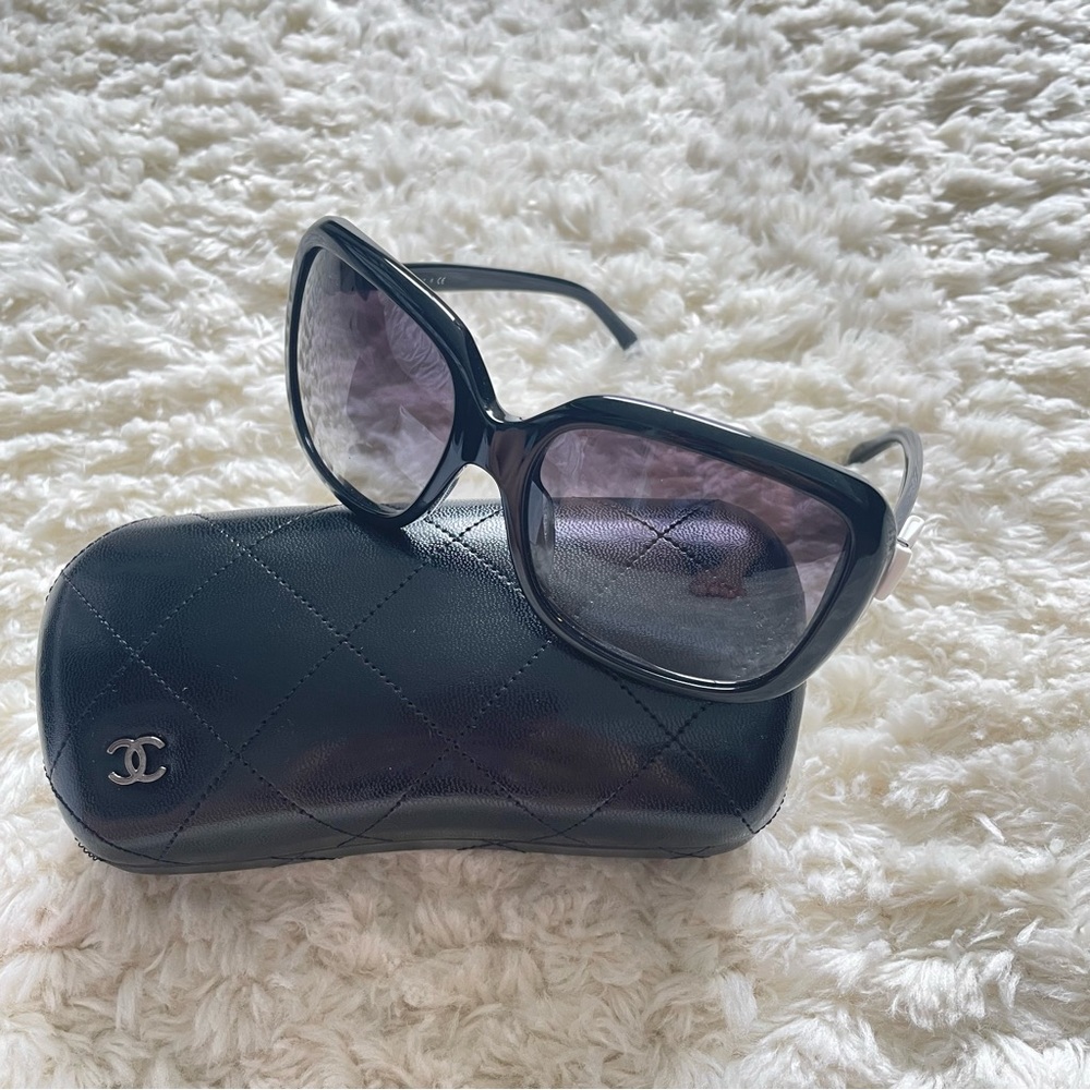 CHANEL ribbon sunglasses